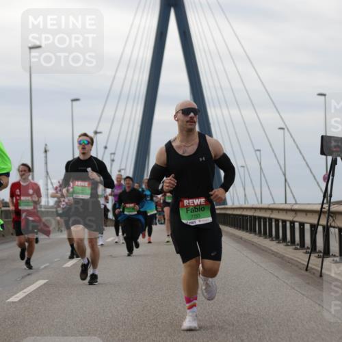 03.10.2025 - Köhlbrandbrückenlauf Jannik Wohlers http://msf.ph/oto/9145841 03.10.2025 15:47:40 Position 1 7615, 7753 meine-sportfotos.de