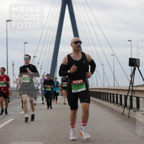 03.10.2025 - Köhlbrandbrückenlauf Jannik Wohlers http://msf.ph/oto/9145844 03.10.2025 15:47:40 Position 1 7615, 7753 meine-sportfotos.de