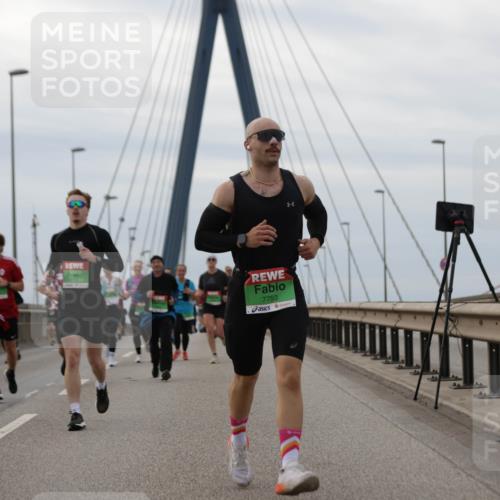 03.10.2025 - Köhlbrandbrückenlauf Jannik Wohlers http://msf.ph/oto/9145845 03.10.2025 15:47:40 Position 1 5, 7753 meine-sportfotos.de