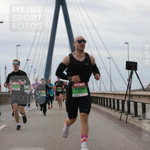 03.10.2025 - Köhlbrandbrückenlauf Jannik Wohlers http://msf.ph/oto/9145848 03.10.2025 15:47:40 Position 1 7753 meine-sportfotos.de