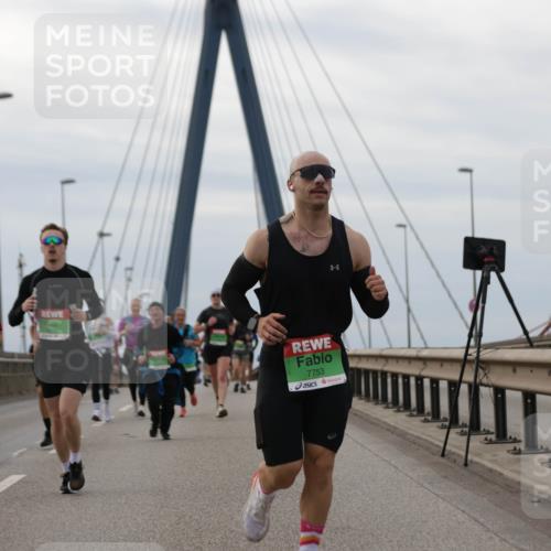 03.10.2025 - Köhlbrandbrückenlauf Jannik Wohlers http://msf.ph/oto/9145849 03.10.2025 15:47:40 Position 1 7753 meine-sportfotos.de