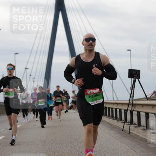 03.10.2025 - Köhlbrandbrückenlauf Jannik Wohlers http://msf.ph/oto/9145853 03.10.2025 15:47:41 Position 1 7753 meine-sportfotos.de