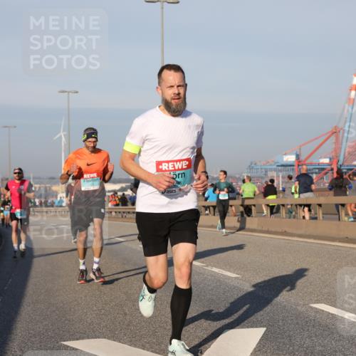 03.10.2025 - Köhlbrandbrückenlauf Yannick Fuchs http://msf.ph/oto/9145856 03.10.2025 08:35:20 Position 2 36, 2025 meine-sportfotos.de