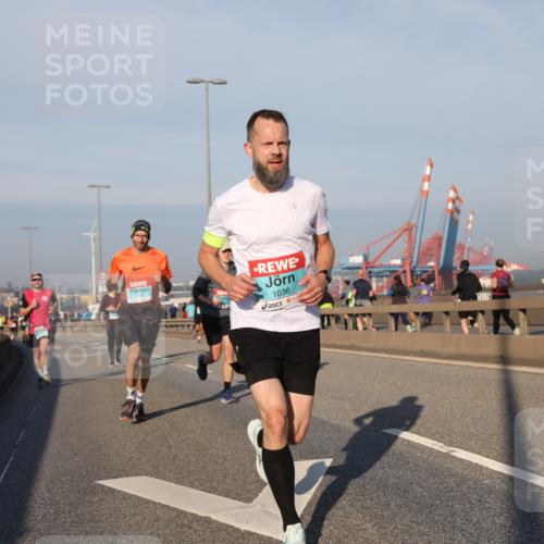 03.10.2025 - Köhlbrandbrückenlauf Yannick Fuchs http://msf.ph/oto/9145860 03.10.2025 08:35:20 Position 2 1036 meine-sportfotos.de