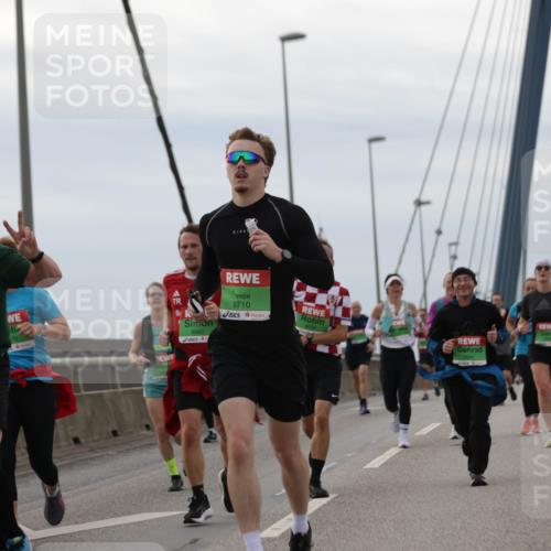 03.10.2025 - Köhlbrandbrückenlauf Jannik Wohlers http://msf.ph/oto/9145865 03.10.2025 15:47:42 Position 1 7656, 9710, 9341 meine-sportfotos.de