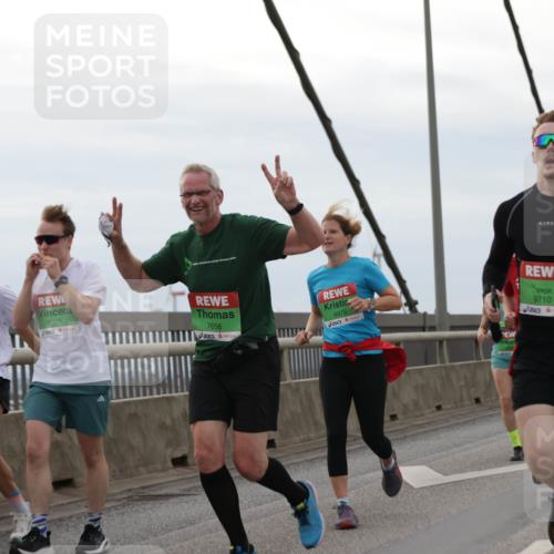 03.10.2025 - Köhlbrandbrückenlauf Jannik Wohlers http://msf.ph/oto/9145872 03.10.2025 15:47:42 Position 1 110, 8005, 7656, 8979, 9710 meine-sportfotos.de