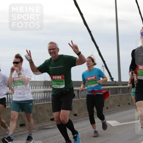 03.10.2025 - Köhlbrandbrückenlauf Jannik Wohlers http://msf.ph/oto/9145874 03.10.2025 15:47:42 Position 1 110, 8005, 7656, 8979, 9710 meine-sportfotos.de
