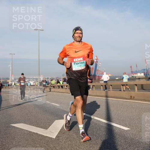 03.10.2025 - Köhlbrandbrückenlauf Yannick Fuchs http://msf.ph/oto/9145875 03.10.2025 08:35:22 Position 2 1101 meine-sportfotos.de