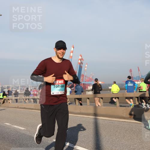 03.10.2025 - Köhlbrandbrückenlauf Yannick Fuchs http://msf.ph/oto/9145901 03.10.2025 08:35:25 Position 2 1421, 1027 meine-sportfotos.de