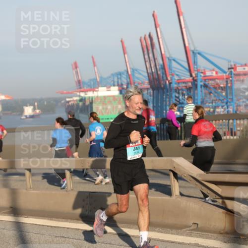 03.10.2025 - Köhlbrandbrückenlauf Yannick Fuchs http://msf.ph/oto/9145911 03.10.2025 08:35:28 Position 2 3544 meine-sportfotos.de