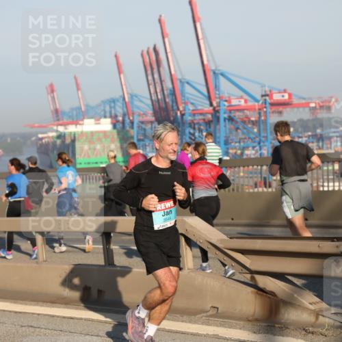 03.10.2025 - Köhlbrandbrückenlauf Yannick Fuchs http://msf.ph/oto/9145913 03.10.2025 08:35:28 Position 2 3544 meine-sportfotos.de
