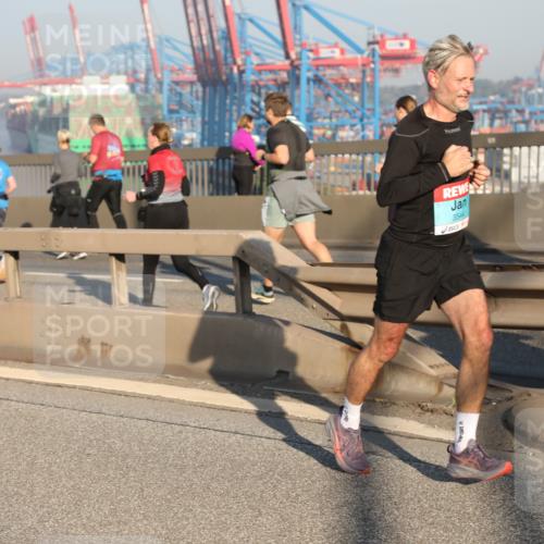 03.10.2025 - Köhlbrandbrückenlauf Yannick Fuchs http://msf.ph/oto/9145916 03.10.2025 08:35:28 Position 2 3544 meine-sportfotos.de