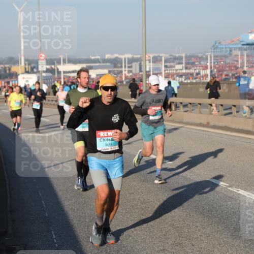 03.10.2025 - Köhlbrandbrückenlauf Yannick Fuchs http://msf.ph/oto/9145928 03.10.2025 08:35:32 Position 2 180, 3414 meine-sportfotos.de