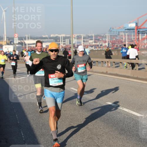 03.10.2025 - Köhlbrandbrückenlauf Yannick Fuchs http://msf.ph/oto/9145930 03.10.2025 08:35:32 Position 2 3414 meine-sportfotos.de