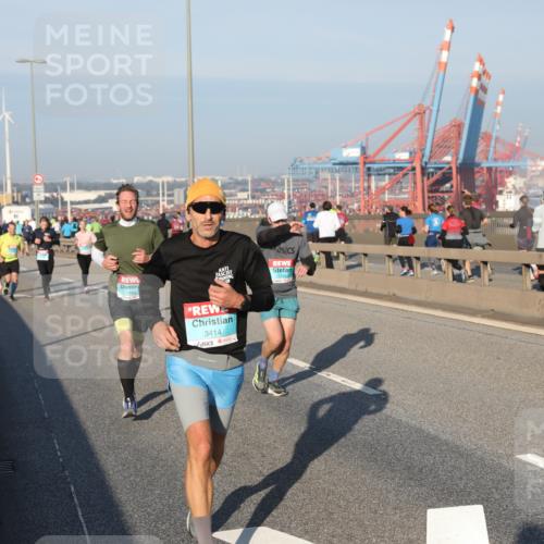 03.10.2025 - Köhlbrandbrückenlauf Yannick Fuchs http://msf.ph/oto/9145941 03.10.2025 08:35:32 Position 2 1180, 3414 meine-sportfotos.de