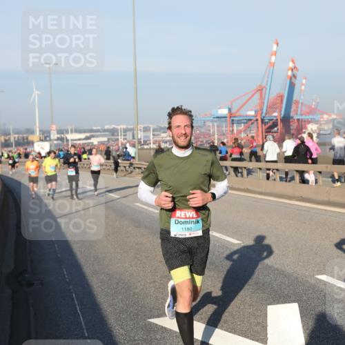 03.10.2025 - Köhlbrandbrückenlauf Yannick Fuchs http://msf.ph/oto/9145957 03.10.2025 08:35:34 Position 2 1180, 1490 meine-sportfotos.de