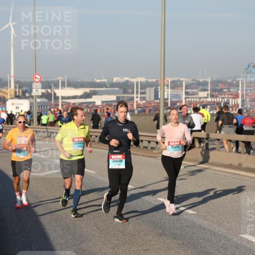 03.10.2025 - Köhlbrandbrückenlauf Yannick Fuchs http://msf.ph/oto/9145968 03.10.2025 08:35:36 Position 2 1083, 3136, 1251 meine-sportfotos.de
