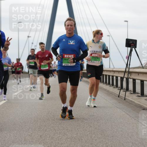 03.10.2025 - Köhlbrandbrückenlauf Jannik Wohlers http://msf.ph/oto/9145982 03.10.2025 15:47:52 Position 1 789, 74, 7654 meine-sportfotos.de