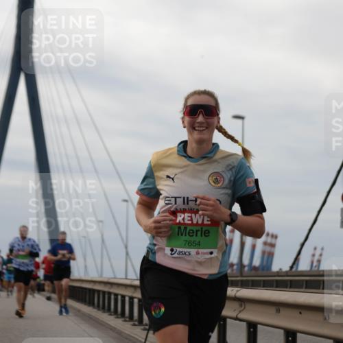 03.10.2025 - Köhlbrandbrückenlauf Jannik Wohlers http://msf.ph/oto/9146003 03.10.2025 15:47:55 Position 1 890, 7654 meine-sportfotos.de
