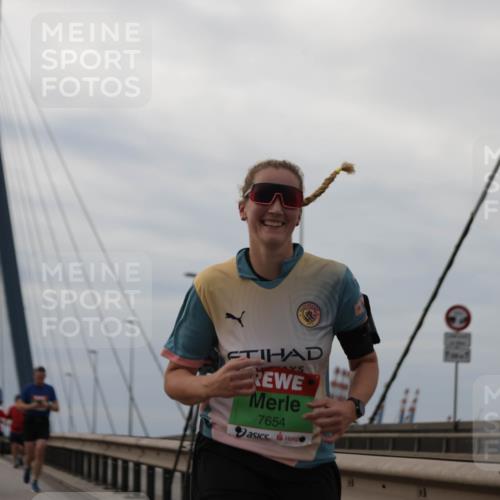 03.10.2025 - Köhlbrandbrückenlauf Jannik Wohlers http://msf.ph/oto/9146009 03.10.2025 15:47:55 Position 1 7654 meine-sportfotos.de