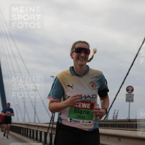 03.10.2025 - Köhlbrandbrückenlauf Jannik Wohlers http://msf.ph/oto/9146010 03.10.2025 15:47:55 Position 1 7654 meine-sportfotos.de