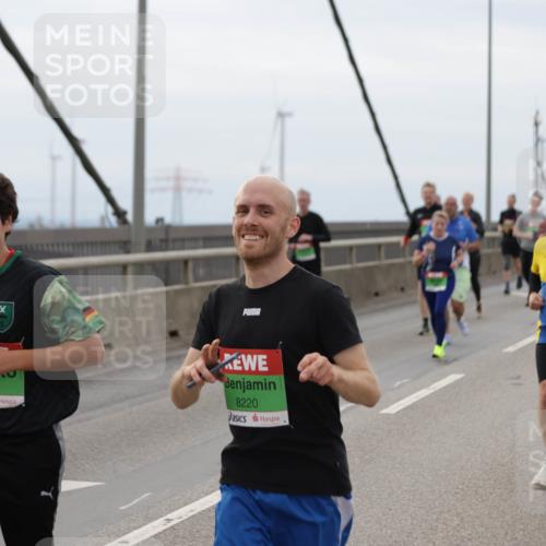 03.10.2025 - Köhlbrandbrückenlauf Jannik Wohlers http://msf.ph/oto/9146033 03.10.2025 15:48:09 Position 1 8501, 8220, 8873 meine-sportfotos.de