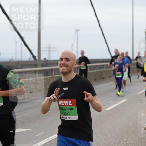 03.10.2025 - Köhlbrandbrückenlauf Jannik Wohlers http://msf.ph/oto/9146036 03.10.2025 15:48:09 Position 1 8501, 8220, 5873 meine-sportfotos.de