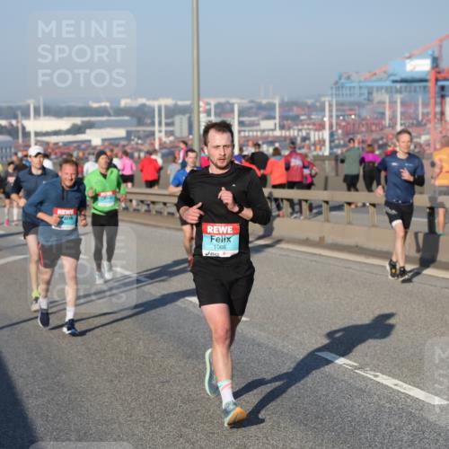 03.10.2025 - Köhlbrandbrückenlauf Yannick Fuchs http://msf.ph/oto/9146038 03.10.2025 08:35:46 Position 2 1068 meine-sportfotos.de