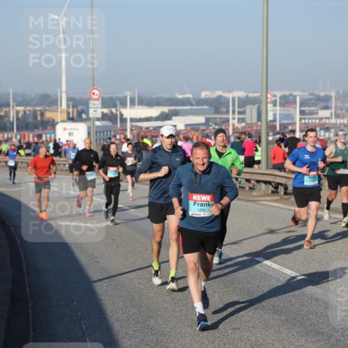 03.10.2025 - Köhlbrandbrückenlauf Yannick Fuchs http://msf.ph/oto/9146049 03.10.2025 08:35:47 Position 2 1265 meine-sportfotos.de