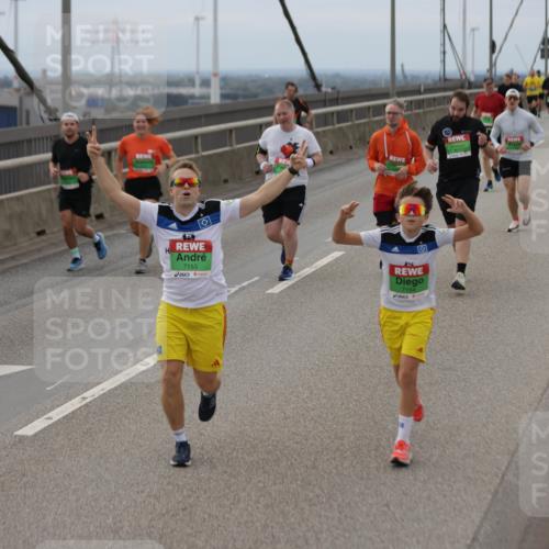 03.10.2025 - Köhlbrandbrückenlauf Jannik Wohlers http://msf.ph/oto/9146054 03.10.2025 15:48:19 Position 1 7153, 7154 meine-sportfotos.de