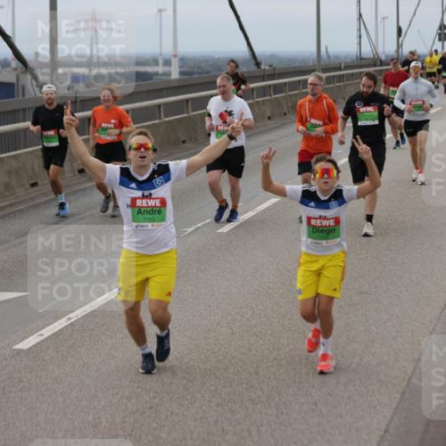 03.10.2025 - Köhlbrandbrückenlauf Jannik Wohlers http://msf.ph/oto/9146056 03.10.2025 15:48:19 Position 1 7153 meine-sportfotos.de