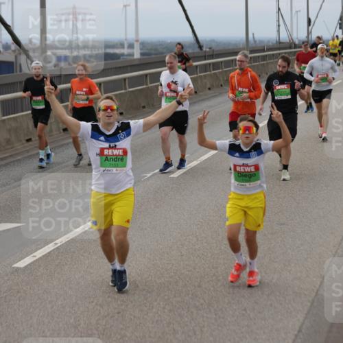 03.10.2025 - Köhlbrandbrückenlauf Jannik Wohlers http://msf.ph/oto/9146058 03.10.2025 15:48:19 Position 1 7153 meine-sportfotos.de