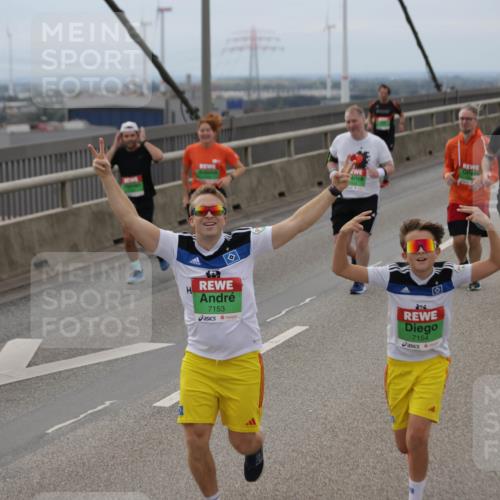 03.10.2025 - Köhlbrandbrückenlauf Jannik Wohlers http://msf.ph/oto/9146074 03.10.2025 15:48:19 Position 1 9677, 7153, 7154 meine-sportfotos.de