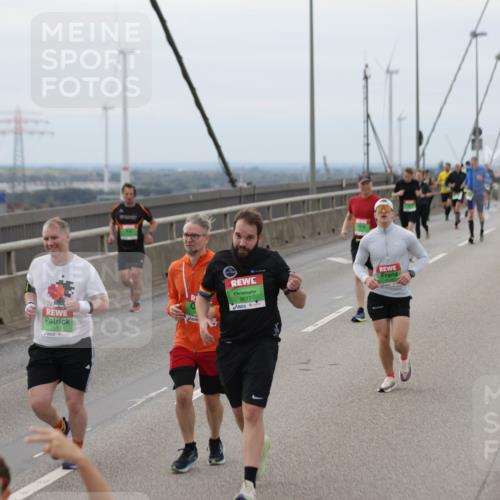 03.10.2025 - Köhlbrandbrückenlauf Jannik Wohlers http://msf.ph/oto/9146085 03.10.2025 15:48:20 Position 1 7633, 9677 meine-sportfotos.de