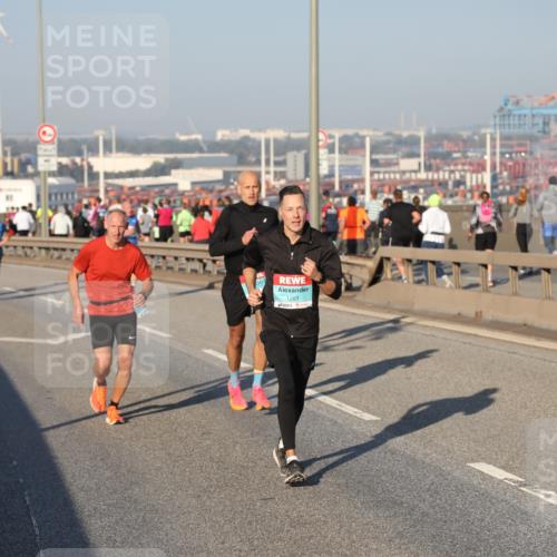 03.10.2025 - Köhlbrandbrückenlauf Yannick Fuchs http://msf.ph/oto/9146094 03.10.2025 08:35:52 Position 2 1261 meine-sportfotos.de