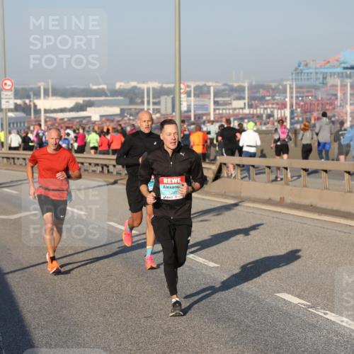 03.10.2025 - Köhlbrandbrückenlauf Yannick Fuchs http://msf.ph/oto/9146095 03.10.2025 08:35:52 Position 2 1261 meine-sportfotos.de
