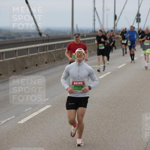 03.10.2025 - Köhlbrandbrückenlauf Jannik Wohlers http://msf.ph/oto/9146100 03.10.2025 15:48:21 Position 1 7126 meine-sportfotos.de