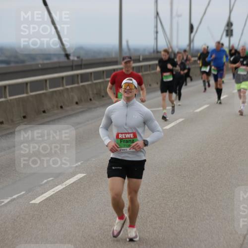 03.10.2025 - Köhlbrandbrückenlauf Jannik Wohlers http://msf.ph/oto/9146102 03.10.2025 15:48:21 Position 1 7126 meine-sportfotos.de