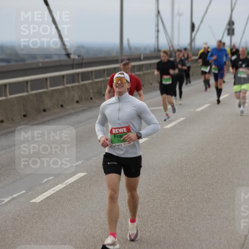 03.10.2025 - Köhlbrandbrückenlauf Jannik Wohlers http://msf.ph/oto/9146105 03.10.2025 15:48:21 Position 1 7126 meine-sportfotos.de