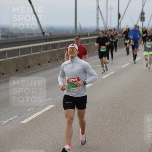 03.10.2025 - Köhlbrandbrückenlauf Jannik Wohlers http://msf.ph/oto/9146106 03.10.2025 15:48:21 Position 1 7126 meine-sportfotos.de