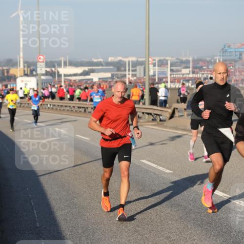 03.10.2025 - Köhlbrandbrückenlauf Yannick Fuchs http://msf.ph/oto/9146110 03.10.2025 08:35:54 Position 2 1261 meine-sportfotos.de