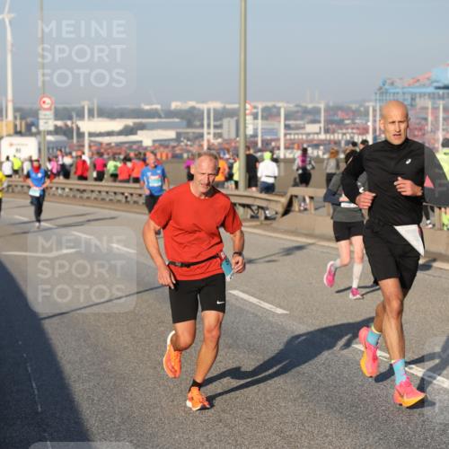 03.10.2025 - Köhlbrandbrückenlauf Yannick Fuchs http://msf.ph/oto/9146113 03.10.2025 08:35:54 Position 2 1261 meine-sportfotos.de