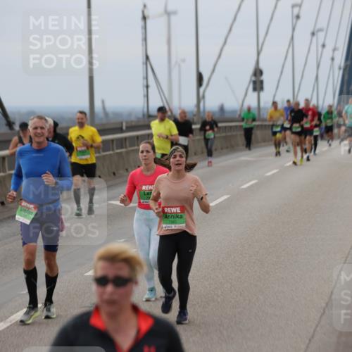 03.10.2025 - Köhlbrandbrückenlauf Jannik Wohlers http://msf.ph/oto/9146127 03.10.2025 15:48:28 Position 1 7393 meine-sportfotos.de