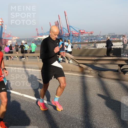 03.10.2025 - Köhlbrandbrückenlauf Yannick Fuchs http://msf.ph/oto/9146137 03.10.2025 08:35:56 Position 2  meine-sportfotos.de