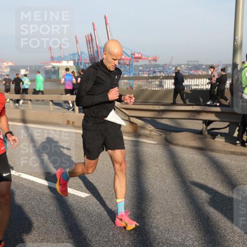 03.10.2025 - Köhlbrandbrückenlauf Yannick Fuchs http://msf.ph/oto/9146141 03.10.2025 08:35:56 Position 2 18 meine-sportfotos.de