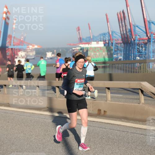 03.10.2025 - Köhlbrandbrückenlauf Yannick Fuchs http://msf.ph/oto/9146148 03.10.2025 08:35:57 Position 2 1258 meine-sportfotos.de