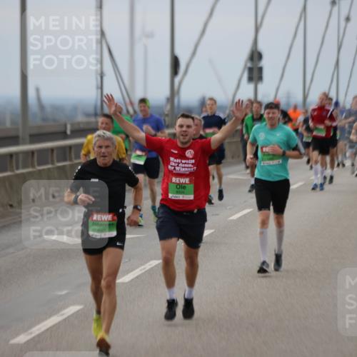 03.10.2025 - Köhlbrandbrückenlauf Jannik Wohlers http://msf.ph/oto/9146176 03.10.2025 15:48:37 Position 1 8901, 9334 meine-sportfotos.de