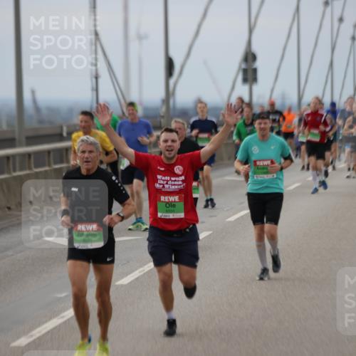 03.10.2025 - Köhlbrandbrückenlauf Jannik Wohlers http://msf.ph/oto/9146181 03.10.2025 15:48:38 Position 1 8901, 9334 meine-sportfotos.de