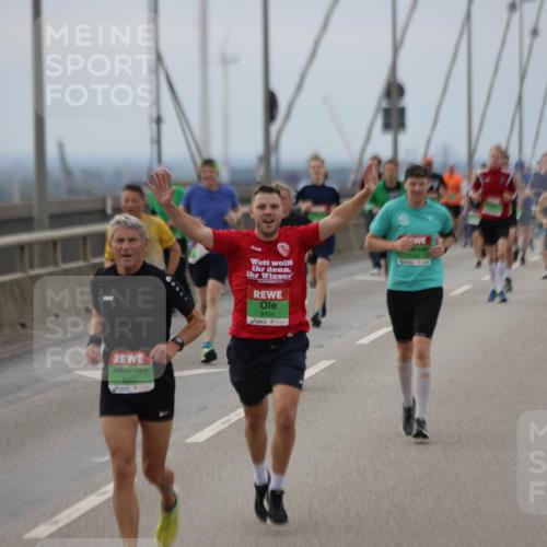 03.10.2025 - Köhlbrandbrückenlauf Jannik Wohlers http://msf.ph/oto/9146184 03.10.2025 15:48:38 Position 1 8901, 9334 meine-sportfotos.de