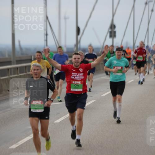 03.10.2025 - Köhlbrandbrückenlauf Jannik Wohlers http://msf.ph/oto/9146185 03.10.2025 15:48:38 Position 1 8901, 9334 meine-sportfotos.de